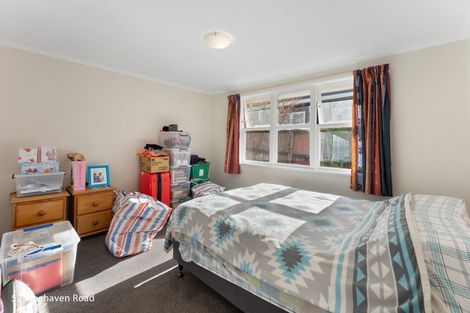 Photo of property in 52 Pinehaven Road, Pinehaven, Upper Hutt, 5019