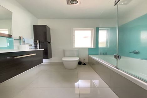 Photo of property in 1/50 Glencoe Road, Browns Bay, Auckland, 0630