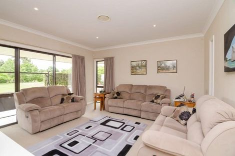 Photo of property in 6 Eagle Place, Martinborough, 5711