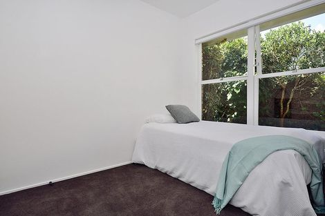 Photo of property in 2/40a Blakeborough Drive, Forrest Hill, Auckland, 0620
