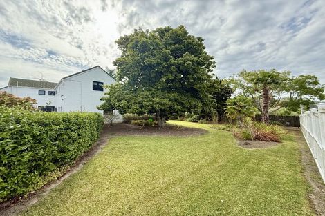 Photo of property in 42 Roland Road, Greenhithe, Auckland, 0632