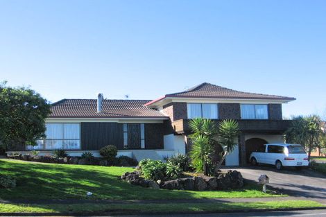Photo of property in 32 Goodwood Drive, Goodwood Heights, Auckland, 2105