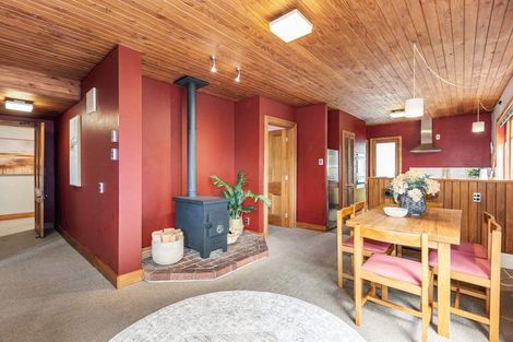 Photo of property in 1 Valley Street, Island Bay, Wellington, 6023