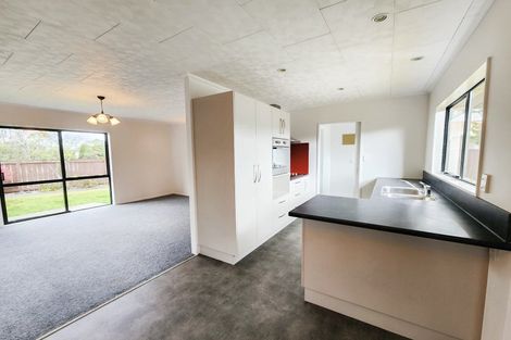 Photo of property in 2 Lydia Place, Kelvin Grove, Palmerston North, 4414