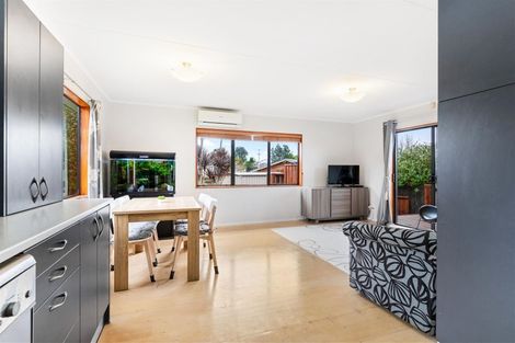 Photo of property in 2/9 Applewood Drive, Henderson, Auckland, 0612