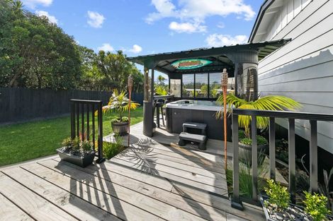 Photo of property in 84 Shaw Road, Oratia, Auckland, 0604
