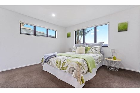 Photo of property in 21 Mariners View Road, Beach Haven, Auckland, 0626