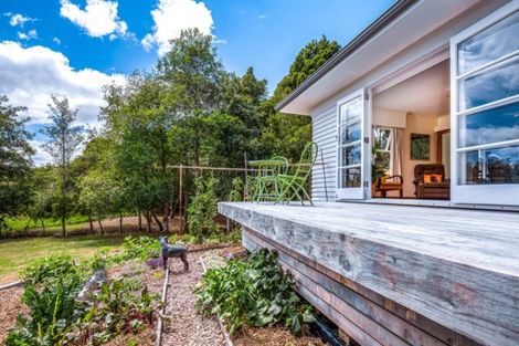 Photo of property in 364 Oneriri Road, Kaiwaka, 0573