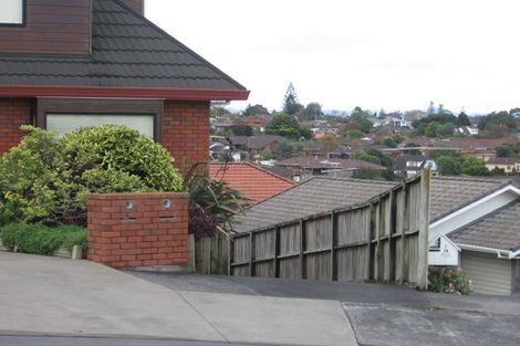 Photo of property in 1/14 Cambric Place, Botany Downs, Auckland, 2010
