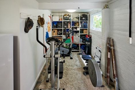 Photo of property in 60 Pomare Road, Tirohanga, Lower Hutt, 5010