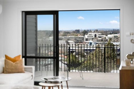 Photo of property in 1/12 Ruakiwi Road, Hamilton Lake, Hamilton, 3204