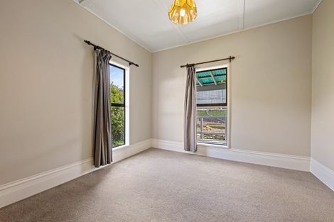 Photo of property in 62 Waikawa Road, Picton, 7220