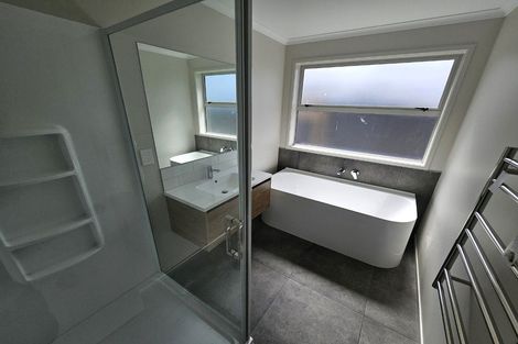 Photo of property in 27 Hammick Crescent, Pyes Pa, 3112