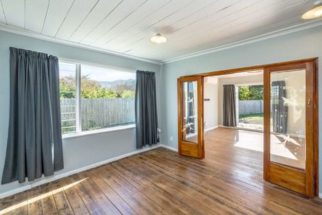 Photo of property in 15 Woodward Street East, Featherston, 5710