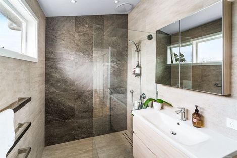 Photo of property in 13a John Road, Stanmore Bay, Whangaparaoa, 0932