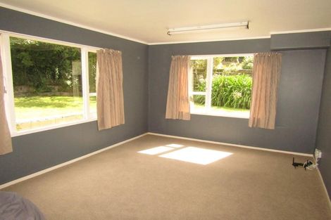 Photo of property in 6 Saint Hildas Glade, Tawa, Wellington, 5028