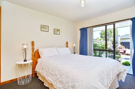 Photo of property in 11 Amdale Avenue, Broomfield, Christchurch, 8042