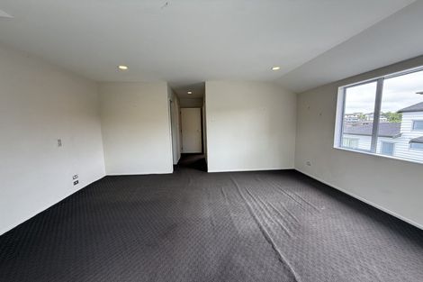 Photo of property in 18 Harrowglen Drive, Northcross, Auckland, 0632