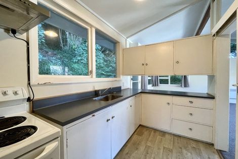 Photo of property in 32 Ngaio Road, Kelburn, Wellington, 6012