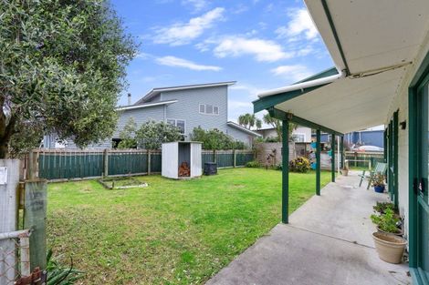 Photo of property in 14 Karaka Street, Otaki Beach, Otaki, 5512