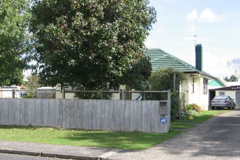 Photo of property in 6 Roby Street, Te Atatu Peninsula, Auckland, 0610