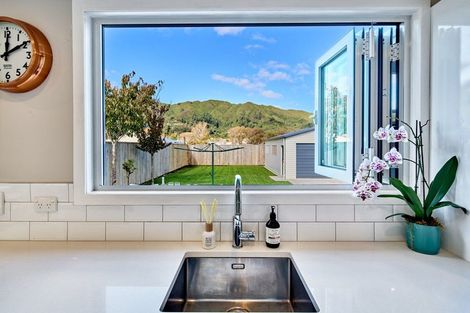 Photo of property in 33 Gibson Crescent, Naenae, Lower Hutt, 5011