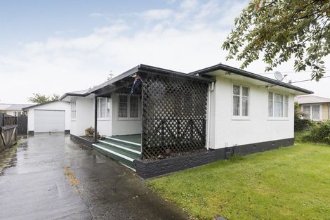 Photo of property in 11 Peters Avenue, Cloverlea, Palmerston North, 4412