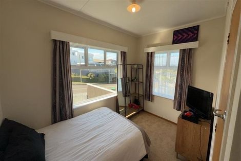 Photo of property in 19 Scott Street, Moturoa, New Plymouth, 4310