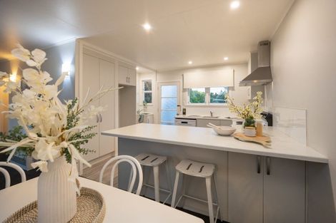 Photo of property in 2a Ruamahanga Crescent, Terrace End, Palmerston North, 4410