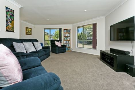 Photo of property in 57 Bluebird Crescent, Unsworth Heights, Auckland, 0632