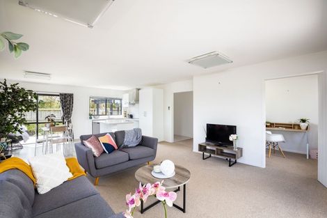 Photo of property in 11 Heta Road, Highlands Park, New Plymouth, 4312