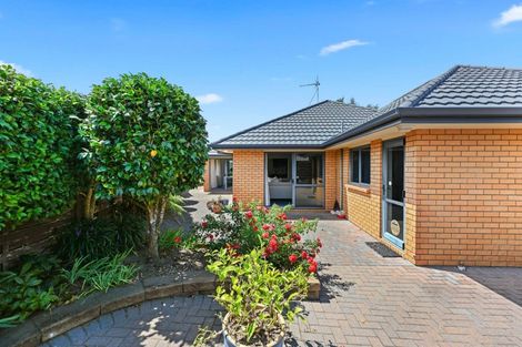 Photo of property in 2 Wilfred Street, St Andrews, Hamilton, 3200