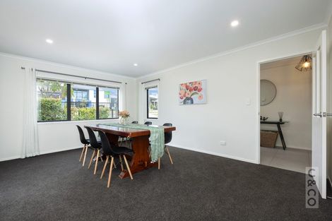 Photo of property in 42 Gilbransen Road, Kumeu, 0810