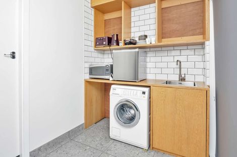 Photo of property in 82 Milton Terrace, Picton, 7220