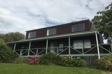 Photo of property in 28 Goldfinch Rise, Unsworth Heights, Auckland, 0632