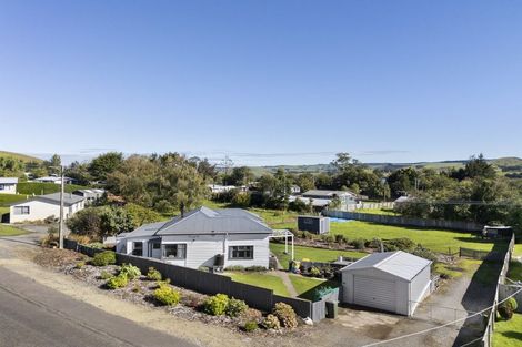 Photo of property in 10 Sandown Street, Waihola, Milton, 9073