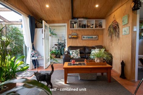 Photo of property in 35 Government Road, Raglan, 3225