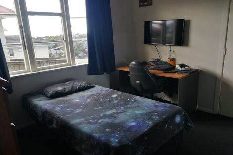 Photo of property in 43 Sunnyside Road, Sunnyvale, Auckland, 0612