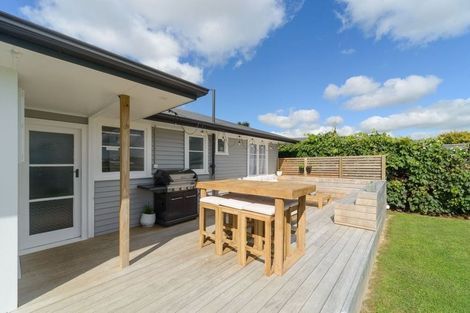 Photo of property in 8 Peters Avenue, Cloverlea, Palmerston North, 4412