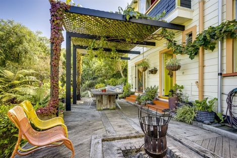 Photo of property in 1 Lawrence Road, Hospital Hill, Napier, 4110