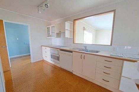 Photo of property in 5 South Pacific Place, Henderson, Auckland, 0612