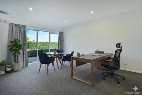 Photo of property in 28 Pitt Street, Clive, 4102