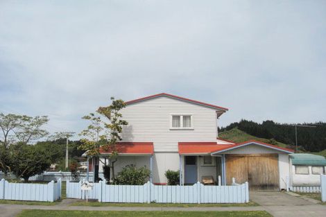 Photo of property in 2 Glasgow Crescent, Kaiti, Gisborne, 4010