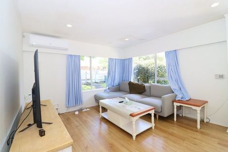Photo of property in 1/48 Mirrabooka Avenue, Botany Downs, Auckland, 2010
