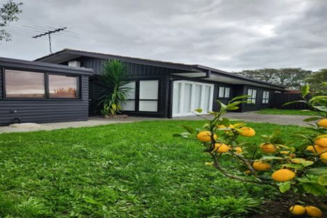 Photo of property in 2/44 Waimumu Road, Massey, Auckland, 0614