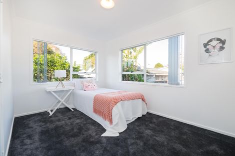 Photo of property in 336 Roscommon Road, Clendon Park, Auckland, 2103