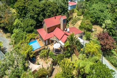 Photo of property in 2 Oxford Terrace, Coromandel, 3506