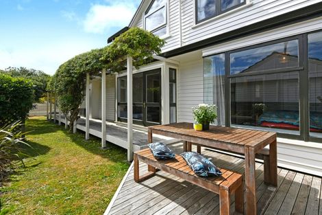 Photo of property in 15 Whirinaki Crescent, Heretaunga, Upper Hutt, 5018