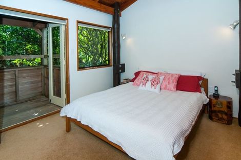 Photo of property in 81 Woodlands Crescent, Browns Bay, Auckland, 0630