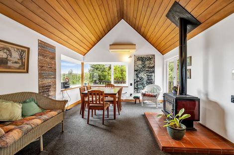 Photo of property in 1/51 Quinns Road, Waiatarua, Auckland, 0612